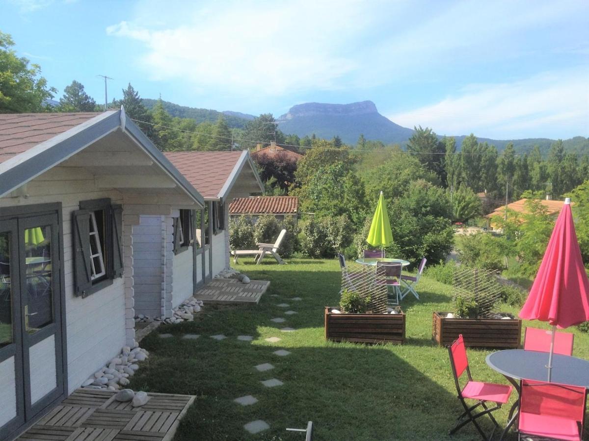 Maison De Vacances Avec Ses Petits Chalets Aouste-sur-Sye Kültér fotó